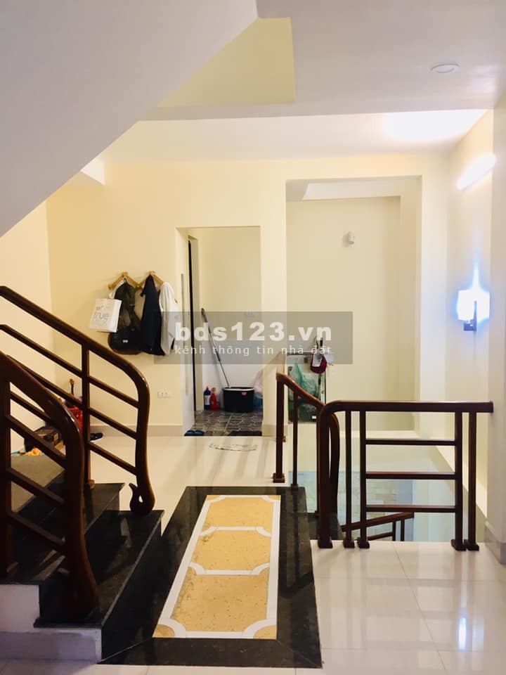 Bán nhà đẹp Cầu Giấy, Lạc Long Quân 6 tầng x 52m2 x 3.7m mặt tiền lô góc, nở hậu, ngõ nông xe 3 gác phi, yên tĩnh.