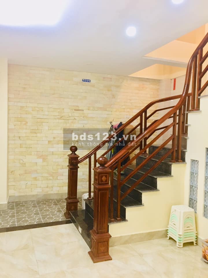 Bán nhà đẹp Cầu Giấy, Lạc Long Quân 6 tầng x 52m2 x 3.7m mặt tiền lô góc, nở hậu, ngõ nông xe 3 gác phi, yên tĩnh.