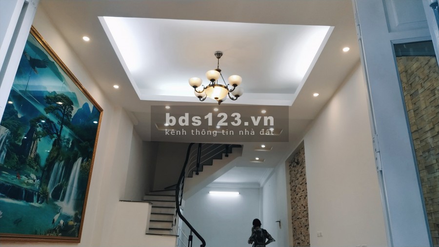 Bồ Đề rất cần bán nhà gấp giảm hẳn 1 tỷ còn 4.5 tỷ, ngay cạnh Hồ