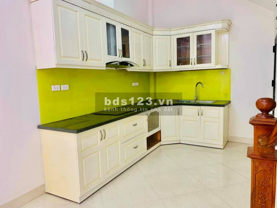 Ngọc Thuỵ lô góc ô tô đỗ cổng trước nhà SH quay đầu, nhỉnh 3 tỷ