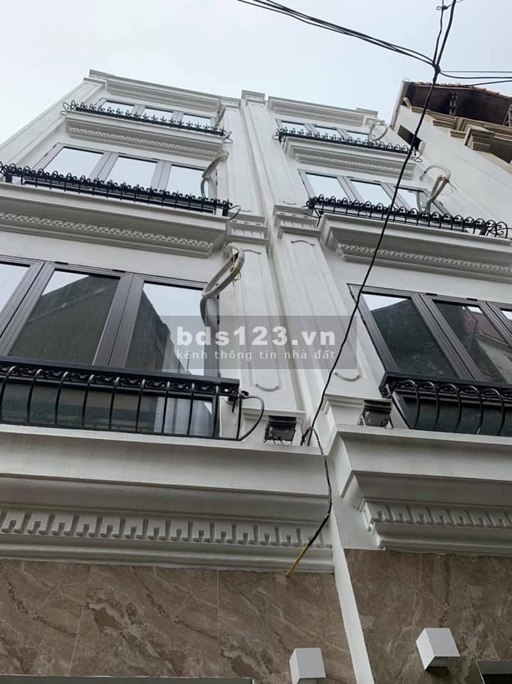 Bán gấp nhà Nguyễn Văn Cừ, 42m2, mt3,7m, xây 5 tầng giá hơn 4 tỷ