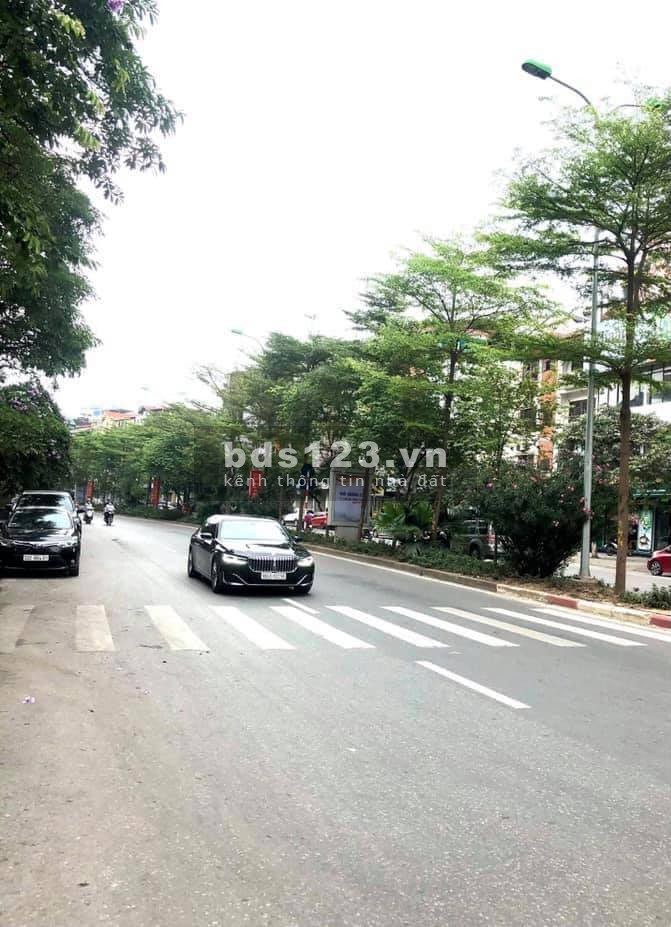 Mặt phố Linh, đường ô tô vào tận nhà 55m 5 tầng, giá 4.25 tỷ, nhà đẹp