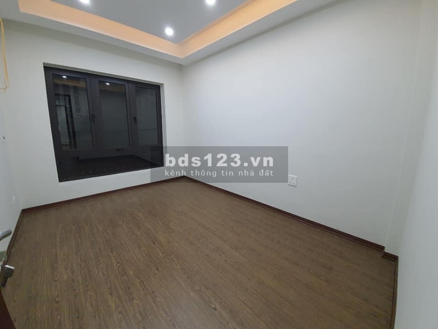 Bán gấp nhà Nguyễn Văn Cừ, 42m2, mt3,7m, xây 5 tầng giá hơn 4 tỷ