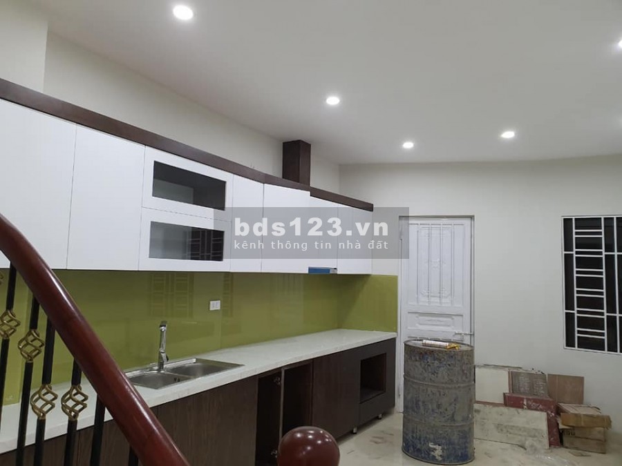Bán gấp nhà Nguyễn Văn Cừ, 42m2, mt3,7m, xây 5 tầng giá hơn 4 tỷ