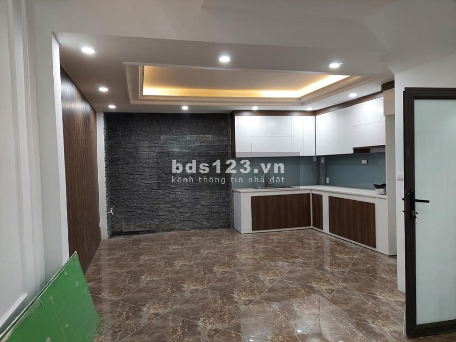 Nhà 5 tầng mới đẹp, gần Royal City, lô góc, 2 thoáng vĩnh viễn, ngõ ba gác