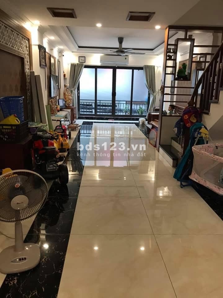 Ngõ thông ô tô tránh nhau, kinh doanh, ô tô đỗ cửa vào nhà 5 tầng đẹp, vào ở ngay