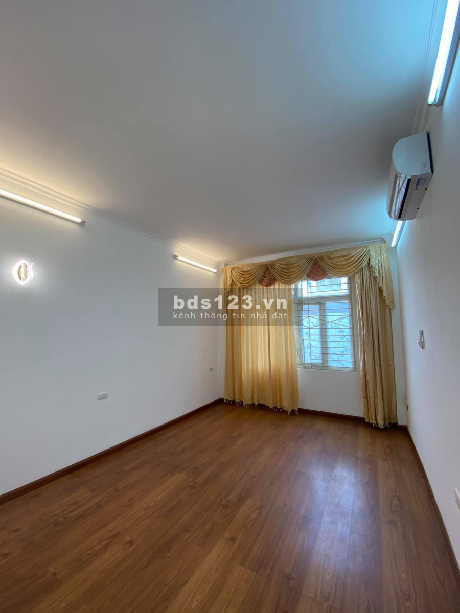 Cần bán nhà 4 tầng Trung Kính, Cầu Giấy, khu vực sầm uất phù hợp nhu cầu định lâu dài, kinh doanh giá 4.3 tỷ