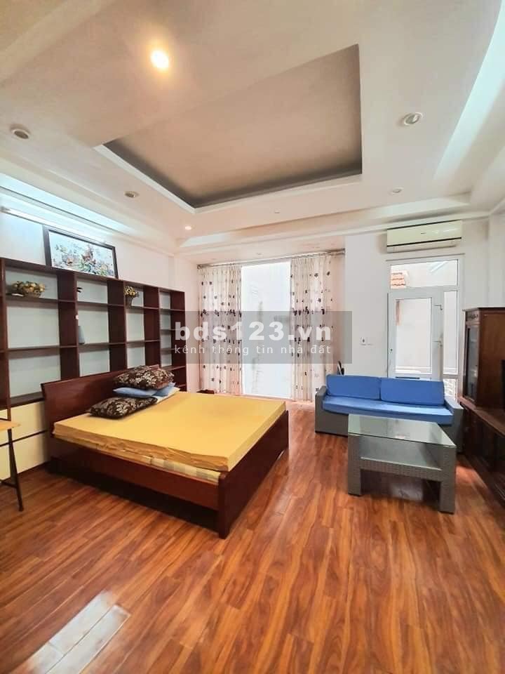 Bán nhà Phương Liệt, 3 mặt thoáng, nhà chắc chắn, ở luôn, gần hồ Phương Liệt