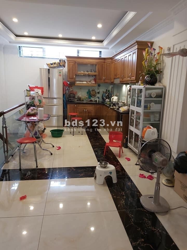 Ngõ thông ô tô tránh nhau, kinh doanh, ô tô đỗ cửa vào nhà 5 tầng đẹp, vào ở ngay