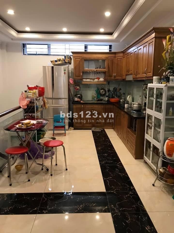 Ngõ thông ô tô tránh nhau, kinh doanh, ô tô đỗ cửa vào nhà 5 tầng đẹp, vào ở ngay