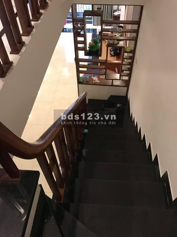 Ngõ thông ô tô tránh nhau, kinh doanh, ô tô đỗ cửa vào nhà 5 tầng đẹp, vào ở ngay