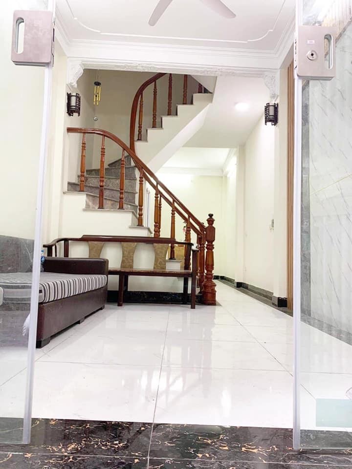 Bán nhà tự xây tại phố Đông Thiên, Phường Lĩnh Nam, Hoàng Mai, Diện tích 34m2. Giá 2.4 tỷ