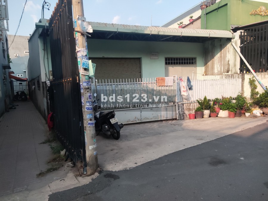KHO-XƯỞNG 380m2 ĐÌNH PHONG PHÚ, có gác 200m2, tường xây, 2 mặt tiền đường.