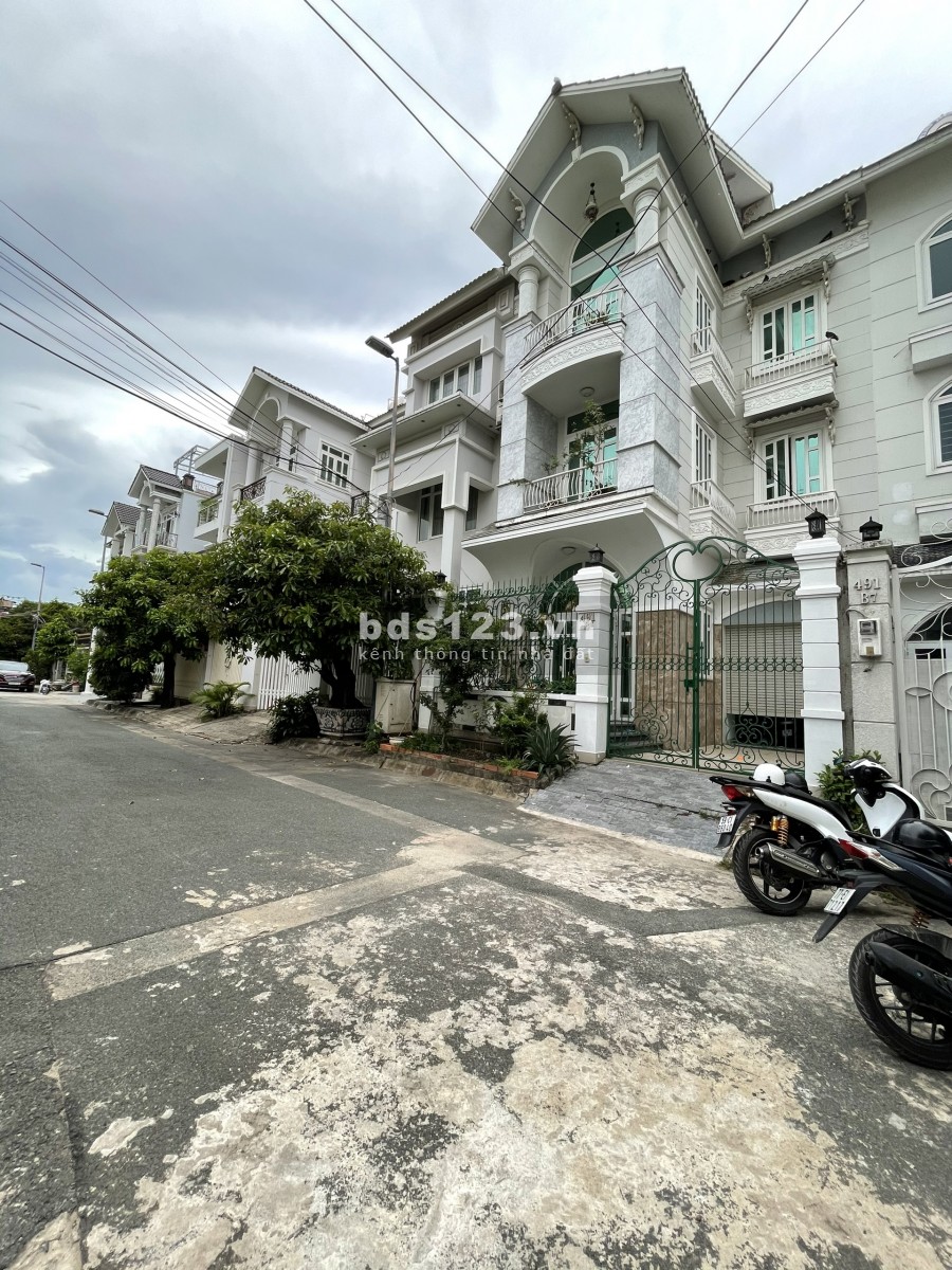 Cho Thuê Siêu Biệt Thự đường Nơ Trang Long 8x18m Trệt 3 Lầu có gara oto