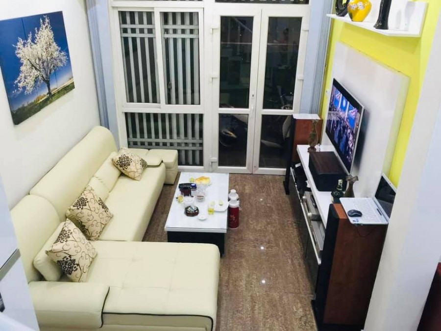 Bán nhà vị trí Trung tâm cầu Giấy, 5 tầng đẹp, giá chỉ hơn 3 tỷ