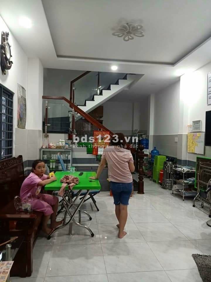 Do kinh doanh thua lổ mùa dịch nên cần ra đi gấp nhà hóc môn giá 1 tỷ 1