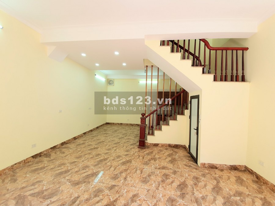 Bán nhà Vĩnh Tuy, Kinh Doanh, ở ngay, gần phố, 500m không thiếu thứ gì, chào 4.86 tỷ