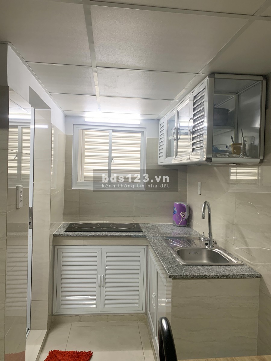 Cho thuê căn hộ đầy đủ nội thất, máy giặt riêng, gác cao 1m8 đường Lý Phục Man, Quận 7, giá chỉ 5tr5