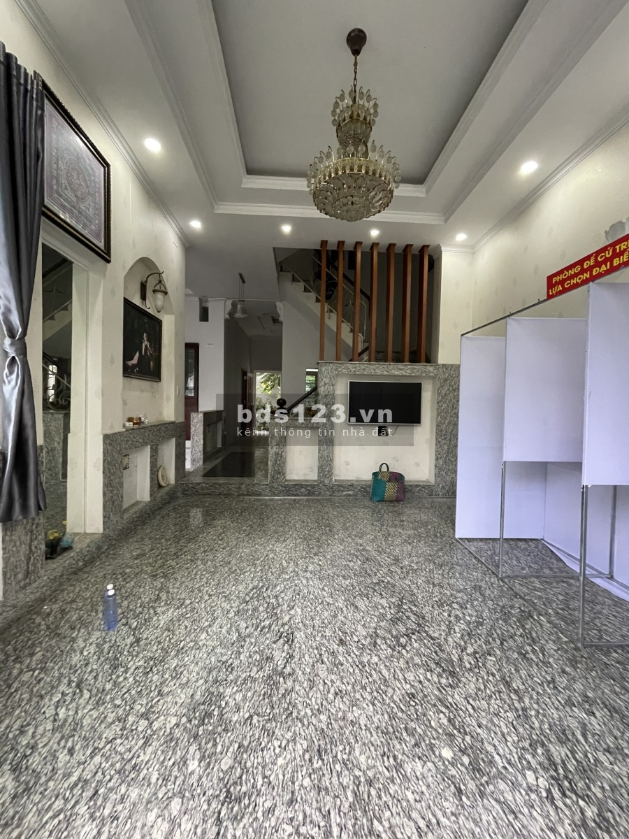 Cho Thuê Siêu Biệt Thự đường Nơ Trang Long 8x18m Trệt 3 Lầu có gara oto