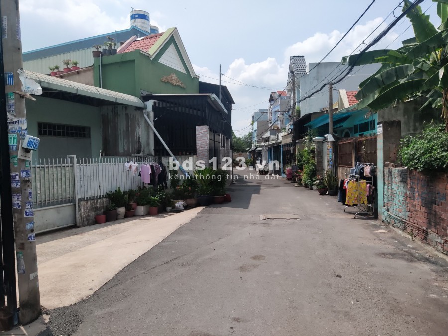 KHO-XƯỞNG 380m2 ĐÌNH PHONG PHÚ, có gác 200m2, tường xây, 2 mặt tiền đường.
