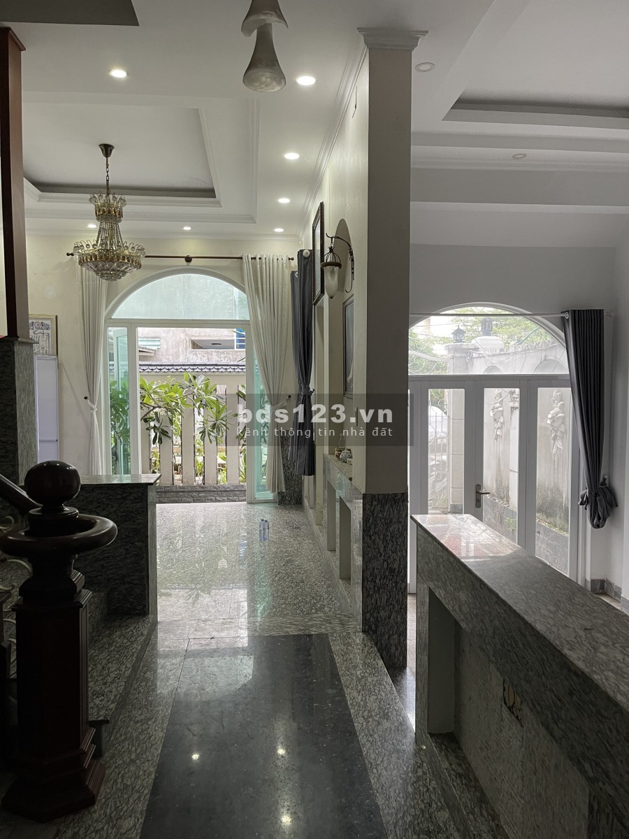 Cho Thuê Siêu Biệt Thự đường Nơ Trang Long 8x18m Trệt 3 Lầu có gara oto