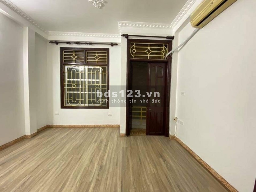 Nhà gốc đề, lô góc 2 thoáng, ngõ rộng gần chợ, dt 30m2, 2.6 tỷ, lh 0702156658