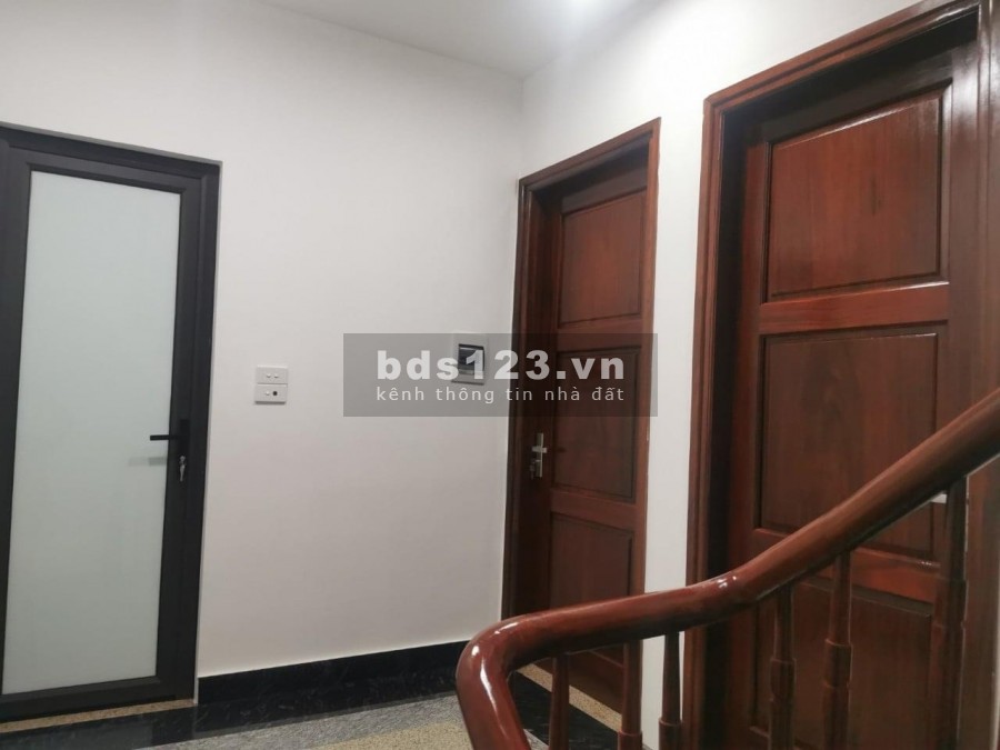 Bán nhà Hoàng Mai bán giá 3,3 tỷ, dtsd 33m2, 4 pn, 5 wc