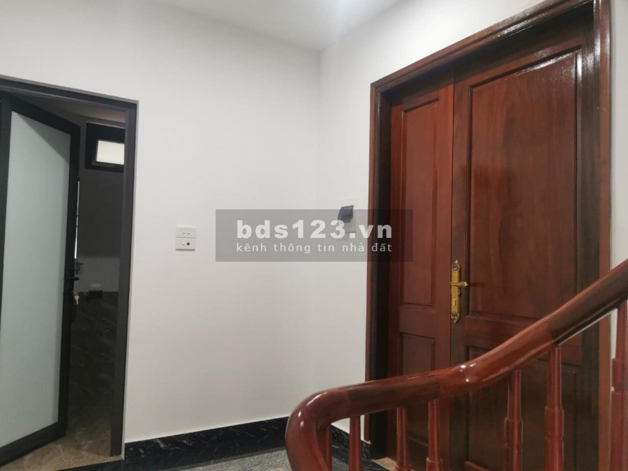 Bán nhà Hoàng Mai bán giá 3,3 tỷ, dtsd 33m2, 4 pn, 5 wc