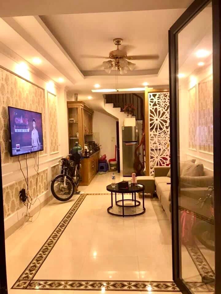 Ô tô đõ cửa, ngõ nông, Thạch Bà 30m2, 5 tầng, nhỉnh 2 tỷ, ở được ngay