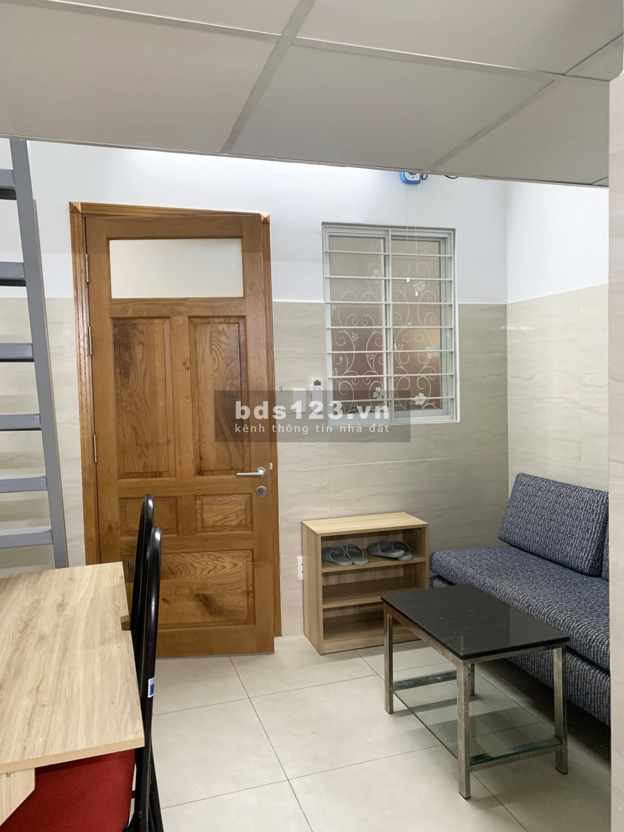 Cho thuê căn hộ đầy đủ nội thất, máy giặt riêng, gác cao 1m8 đường Lý Phục Man, Quận 7, giá chỉ 5tr5