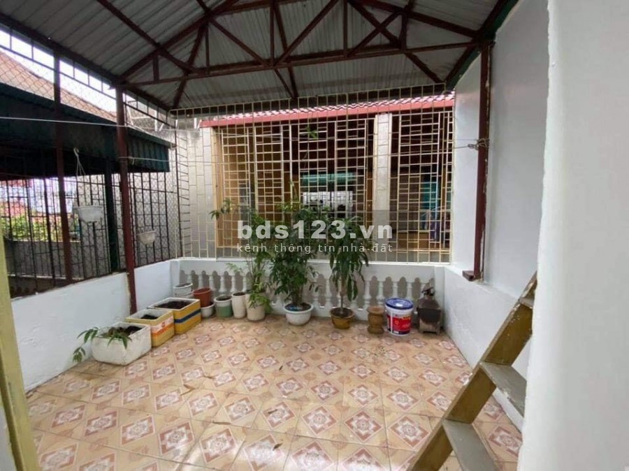 Nhà gốc đề, lô góc 2 thoáng, ngõ rộng gần chợ, dt 30m2, 2.6 tỷ, lh 0702156658