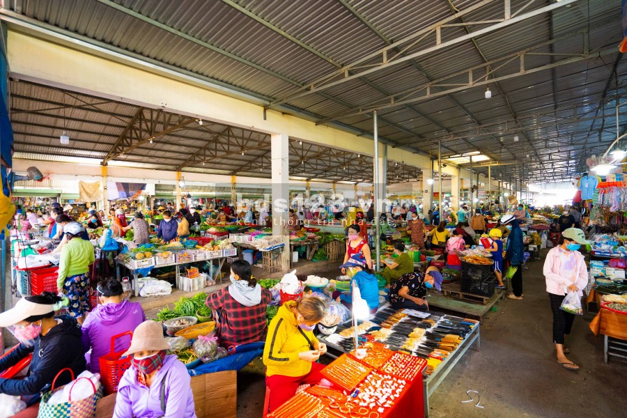 Sổ đỏ sẵn thanh toán 15 tháng có ngay 1 lô đất mặt tiền chợ