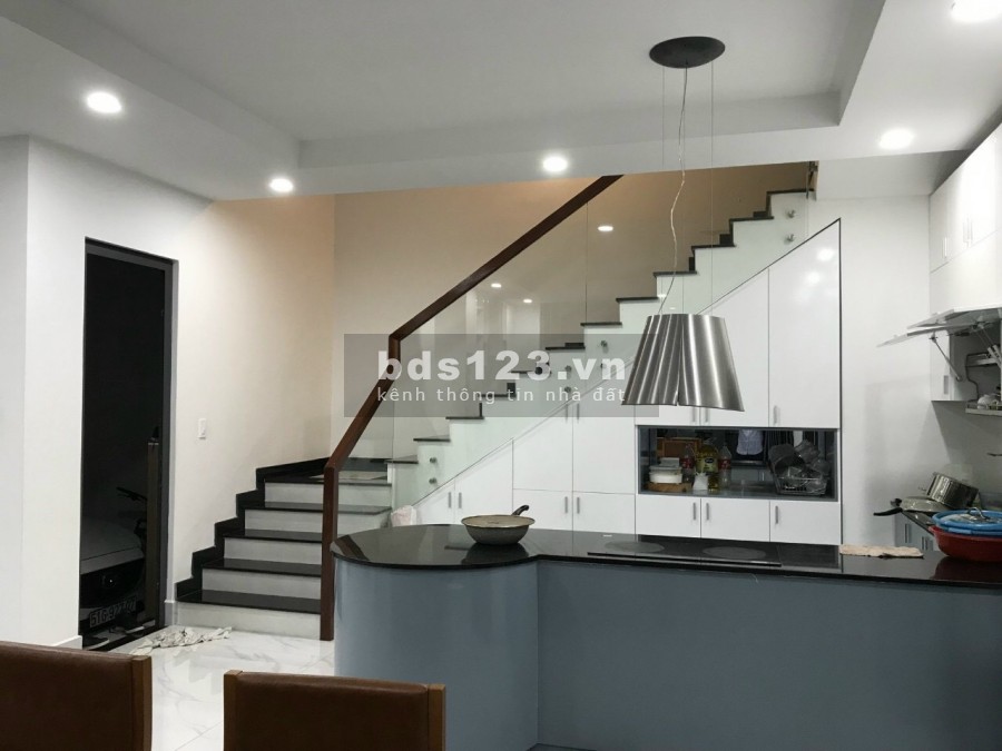 Bán nhà 1 trệt 2 lầu khu chung cư 10 mẫu DT 165m2- 18 tỷ