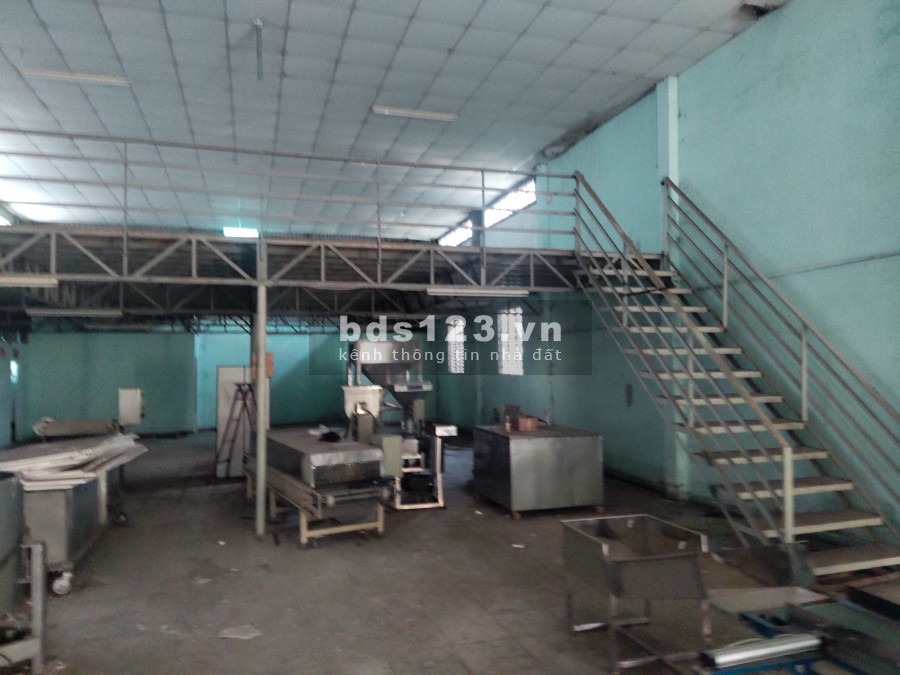 KHO-XƯỞNG 380m2 ĐÌNH PHONG PHÚ, có gác 200m2, tường xây, 2 mặt tiền đường.
