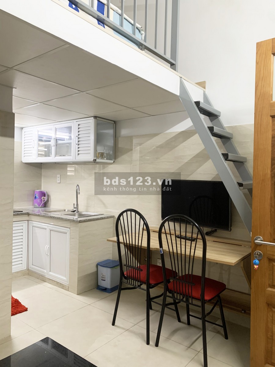 Cho thuê căn hộ đầy đủ nội thất, máy giặt riêng, gác cao 1m8 đường Lý Phục Man, Quận 7, giá chỉ 5tr5