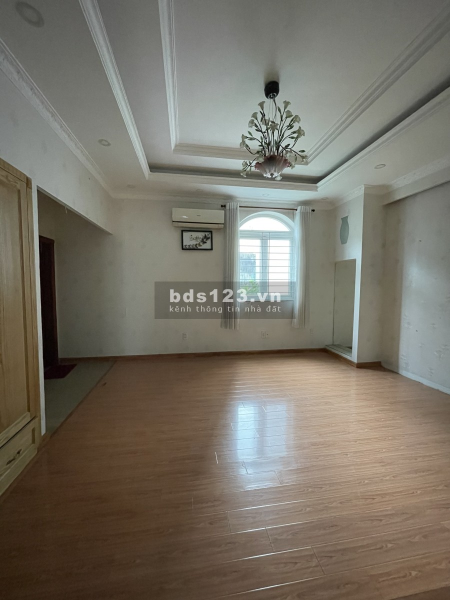 Cho Thuê Siêu Biệt Thự đường Nơ Trang Long 8x18m Trệt 3 Lầu có gara oto