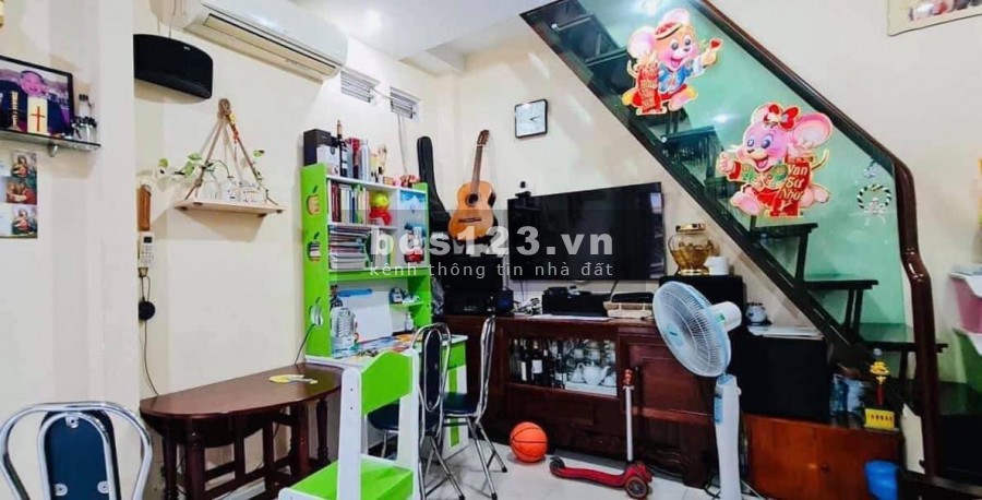 Bán nhà Phú Nhuận - 2MT Lô góc Lê Văn Sỹ Phường 11 - 28M2 – 2Tầng Giá 4.1Tỷ