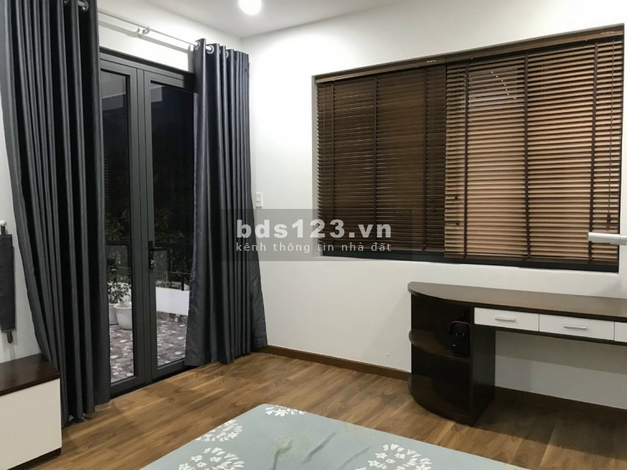 Bán nhà 1 trệt 2 lầu khu chung cư 10 mẫu DT 165m2- 18 tỷ