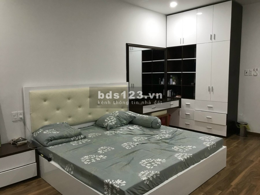 Bán nhà 1 trệt 2 lầu khu chung cư 10 mẫu DT 165m2- 18 tỷ