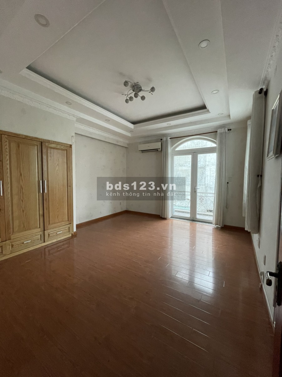 Cho Thuê Siêu Biệt Thự đường Nơ Trang Long 8x18m Trệt 3 Lầu có gara oto