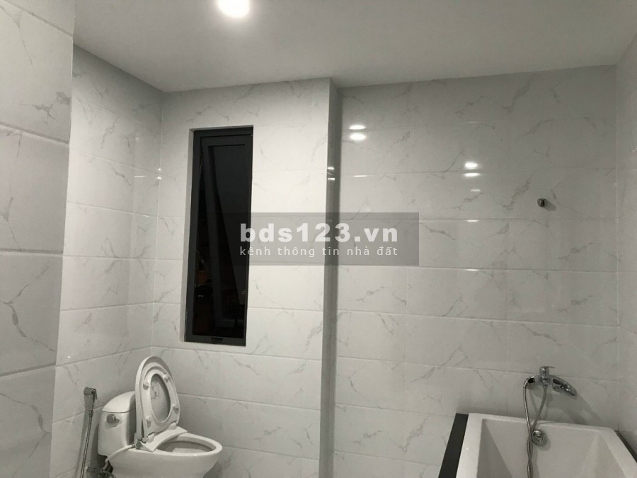 Bán nhà 1 trệt 2 lầu khu chung cư 10 mẫu DT 165m2- 18 tỷ