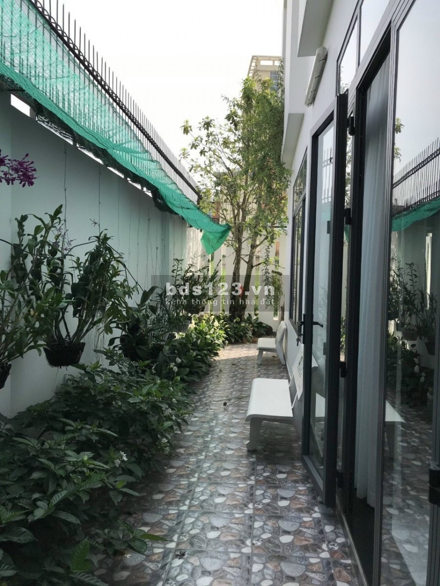 Bán nhà 1 trệt 2 lầu khu chung cư 10 mẫu DT 165m2- 18 tỷ