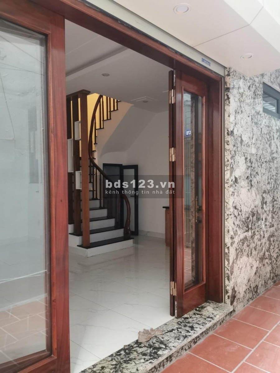 Bán nhà Hoàng Mai bán giá 3,3 tỷ, dtsd 33m2, 4 pn, 5 wc
