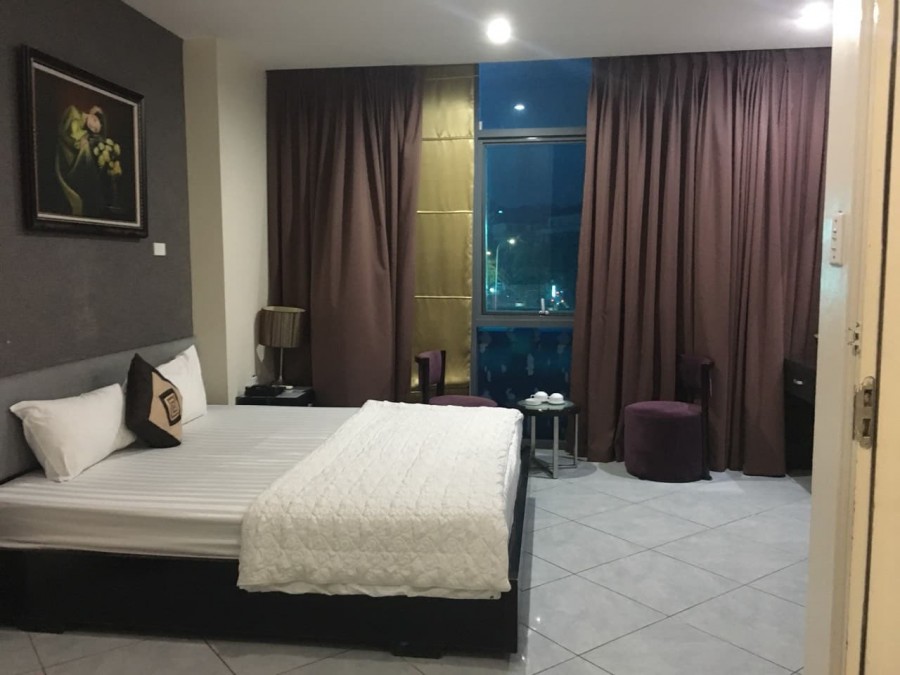 Khách sạn 3 sao Trần Duy Hưng 99m 8 tầng thang máy mặt tiền 8,6m GIá 26,5 tỷ