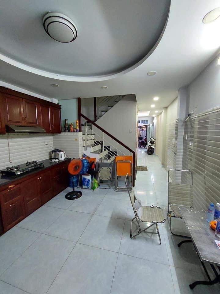 Bán nhà Tân Phú dt 60m2, 4 tầng, dt 4x15m, giá 8,5 tỷ cần bán gấp nhà mặt tiền đường lơn