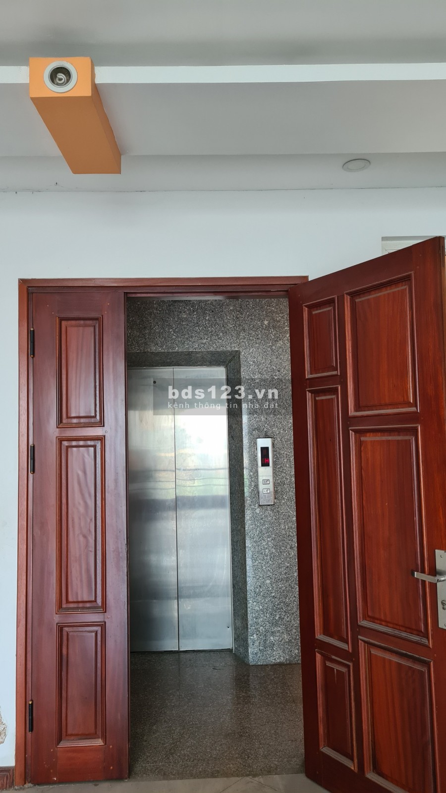 Cho thuê văn phòng 303 Vũ Tông Phan, giá 10 triệu/tháng