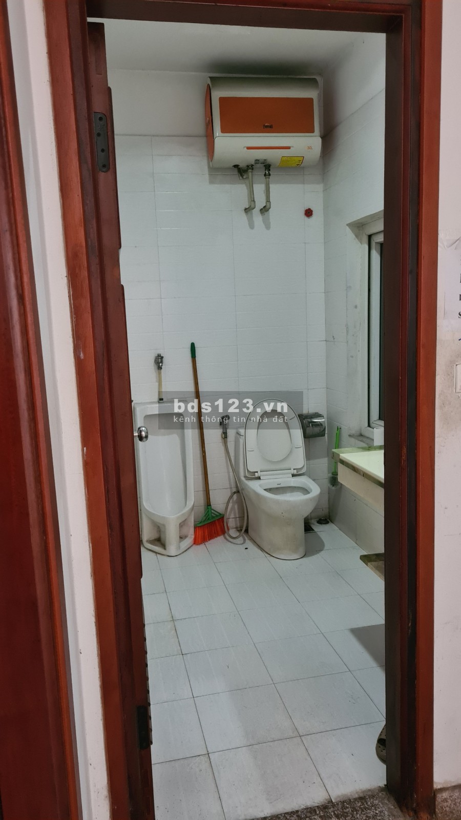 Cho thuê văn phòng 303 Vũ Tông Phan, giá 10 triệu/tháng