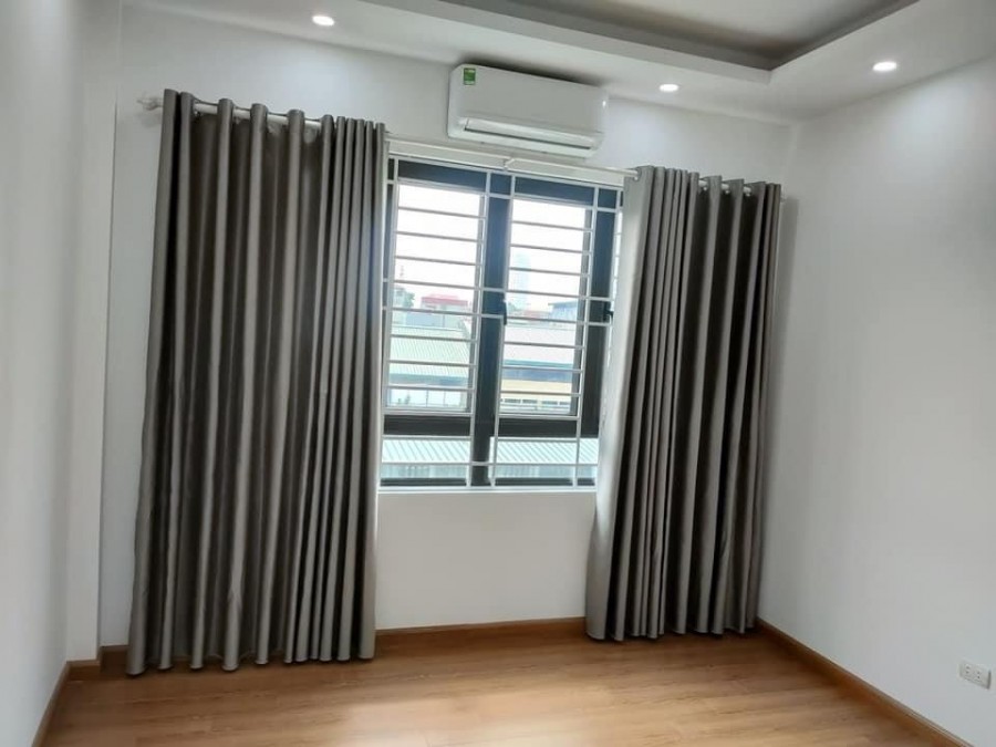 Bán Nhà Mới Nguyễn Ngọc Vũ, Trung Tâm Quận Cầu Giấy 40m2x5T, giá 3.9 tỷ, ô tô cách 5m