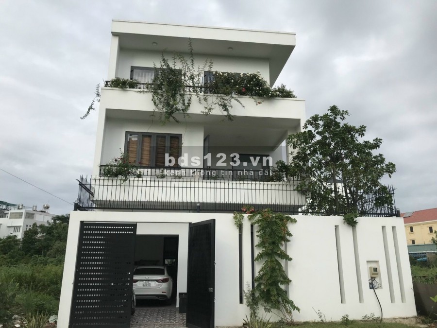 Bán nhà 1 trệt 2 lầu khu chung cư 10 mẫu DT 165m2- 18 tỷ