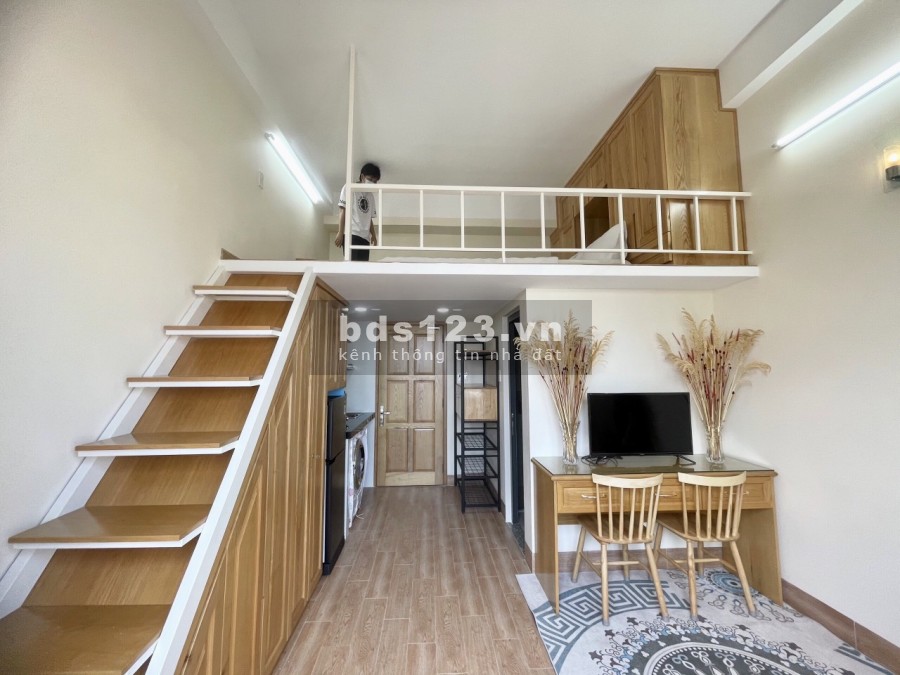 Căn hộ có gác + ban công gẩn vòng xoay dân chủ Quận 10 giá tốt